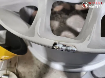 크라이슬러 200CC 버핑휠 하이퍼블랙으로 복원작업 / 파주 휠도색 / 파주,일산