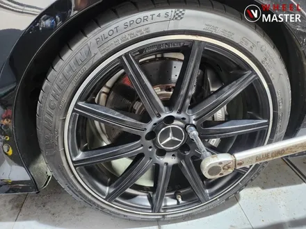 CLS63AMG 휠굴절수리 / 벤츠 CLS63AMG 도로파손으로 인한 휠굴절수리 / 파주,일산