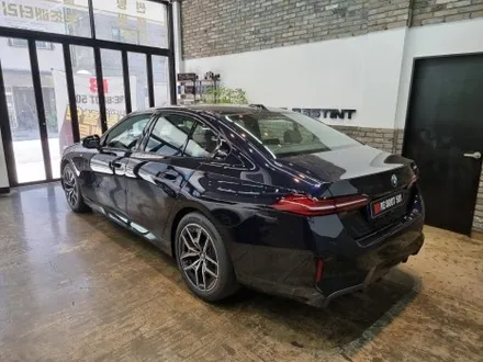 <BMW G60 신형 5시리즈 카본블랙> 글라스틴트 레이니블루/동탄썬팅은?!리부트501에서!! / 동탄 반송동