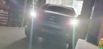 부산 뉴 쏘렌토R 반사판 수리 광도미달 LED 전조등 교체 / 부산,김해