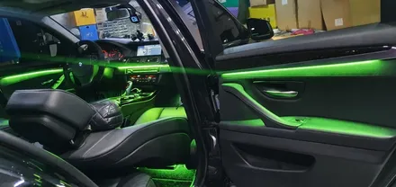부산 BMW 528I F10 엠비언트 라이트 인코브 시공 / 국내 생산 비노출 무드등 풋등 도어등 튜닝 / 부산,김해