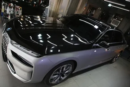 인천 투톤 랩핑으로 해결 BMW I7 듀오톤 순정 판박이 / 광진구, 성수, 송파