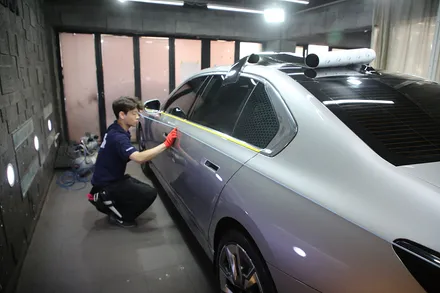 인천 투톤 랩핑으로 해결 BMW I7 듀오톤 순정 판박이 / 광진구, 성수, 송파