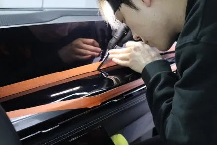 에스컬레이드 실내 우드 하이그로시 블랙으로 실내랩핑 / 광진구 중곡동