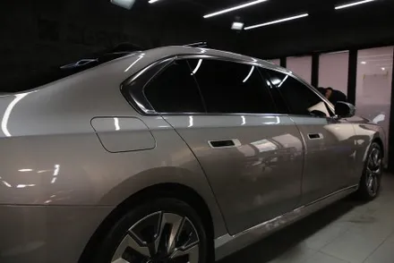 인천 투톤 랩핑으로 해결 BMW I7 듀오톤 순정 판박이 / 광진구, 성수, 송파