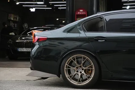 인천 랩핑 고광택 AX 필름 메탈릭 에메랄드 전체 시공 [ BMW M5 CS ] / 광진구, 성수, 송파