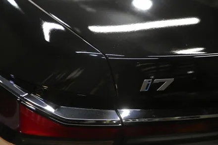 인천 투톤 랩핑으로 해결 BMW I7 듀오톤 순정 판박이 / 광진구, 성수, 송파