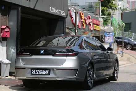 인천 투톤 랩핑으로 해결 BMW I7 듀오톤 순정 판박이 / 광진구, 성수, 송파