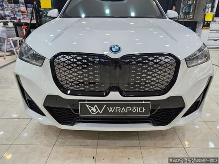 동탄랩핑 BMW IX1 그릴랩핑, 크롬딜리트, 신형 그릴 변경, 부분랩핑, 블랙유광시공 / 용인 기흥구 청덕동