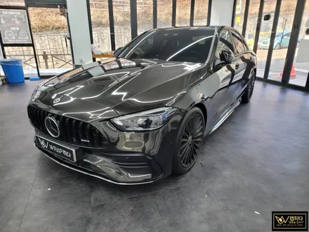 용인분당랩핑 벤츠 C300 4MATIC 전체랩핑 제거 및 재시공, 보험수리건, 무광에서 유광으로 고광택 메탈릭 블랙으로 랩핑 / 용인 기흥구 청덕동
