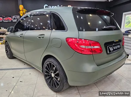 벤츠 2세대 B200 전체랩핑, 3M 매트 밀리터리그린 시공 수원랩핑샵! 루프스킨 블랙유광, 무광전체랩핑 시공 / 용인 기흥구 청덕동