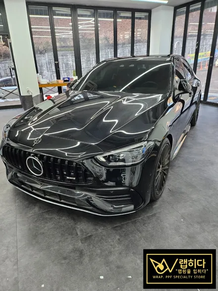 용인분당랩핑 벤츠 C300 4MATIC 전체랩핑 제거 및 재시공, 보험수리건, 무광에서 유광으로 고광택 메탈릭 블랙으로 랩핑 / 용인 기흥구 청덕동