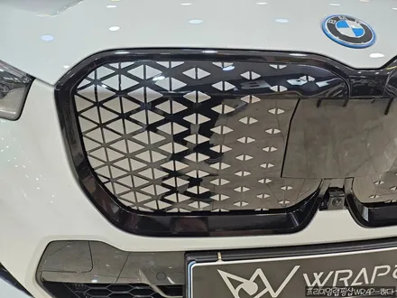 동탄랩핑 BMW IX1 그릴랩핑, 크롬딜리트, 신형 그릴 변경, 부분랩핑, 블랙유광시공 / 용인 기흥구 청덕동