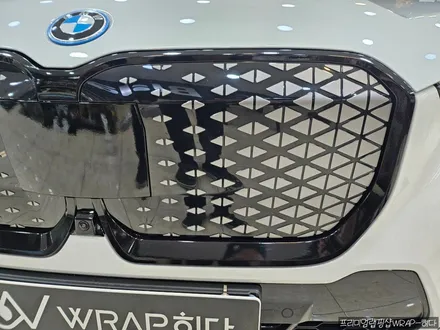 동탄랩핑 BMW IX1 그릴랩핑, 크롬딜리트, 신형 그릴 변경, 부분랩핑, 블랙유광시공 / 용인 기흥구 청덕동