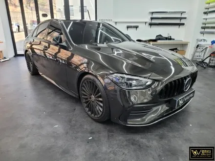 용인분당랩핑 벤츠 C300 4MATIC 전체랩핑 제거 및 재시공, 보험수리건, 무광에서 유광으로 고광택 메탈릭 블랙으로 랩핑 / 용인 기흥구 청덕동