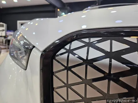 동탄랩핑 BMW IX1 그릴랩핑, 크롬딜리트, 신형 그릴 변경, 부분랩핑, 블랙유광시공 / 용인 기흥구 청덕동