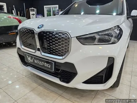 동탄랩핑 BMW IX1 그릴랩핑, 크롬딜리트, 신형 그릴 변경, 부분랩핑, 블랙유광시공 / 용인 기흥구 청덕동
