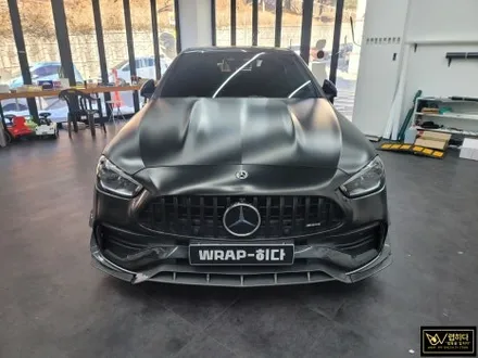 용인분당랩핑 벤츠 C300 4MATIC 전체랩핑 제거 및 재시공, 보험수리건, 무광에서 유광으로 고광택 메탈릭 블랙으로 랩핑 / 용인 기흥구 청덕동