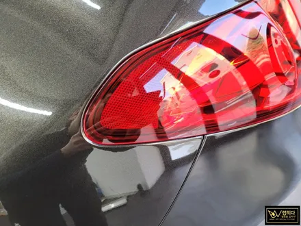 용인분당랩핑 벤츠 C300 4MATIC 전체랩핑 제거 및 재시공, 보험수리건, 무광에서 유광으로 고광택 메탈릭 블랙으로 랩핑 / 용인 기흥구 청덕동