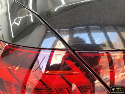 용인분당랩핑 벤츠 C300 4MATIC 전체랩핑 제거 및 재시공, 보험수리건, 무광에서 유광으로 고광택 메탈릭 블랙으로 랩핑 / 용인 기흥구 청덕동