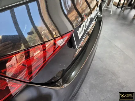 용인분당랩핑 벤츠 C300 4MATIC 전체랩핑 제거 및 재시공, 보험수리건, 무광에서 유광으로 고광택 메탈릭 블랙으로 랩핑 / 용인 기흥구 청덕동