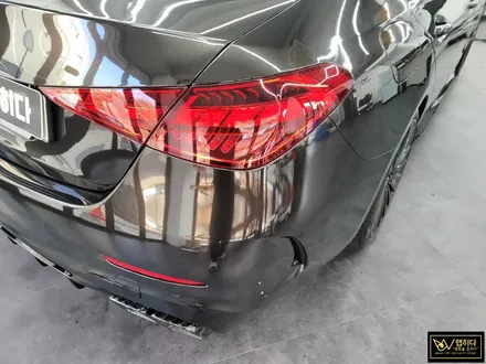 용인분당랩핑 벤츠 C300 4MATIC 전체랩핑 제거 및 재시공, 보험수리건, 무광에서 유광으로 고광택 메탈릭 블랙으로 랩핑 / 용인 기흥구 청덕동
