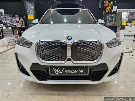 동탄랩핑 BMW IX1 그릴랩핑, 크롬딜리트, 신형 그릴 변경, 부분랩핑, 블랙유광시공 / 용인 기흥구 청덕동