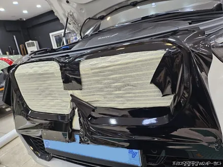동탄랩핑 BMW IX1 그릴랩핑, 크롬딜리트, 신형 그릴 변경, 부분랩핑, 블랙유광시공 / 용인 기흥구 청덕동