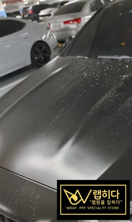 용인분당랩핑 벤츠 C300 4MATIC 전체랩핑 제거 및 재시공, 보험수리건, 무광에서 유광으로 고광택 메탈릭 블랙으로 랩핑 / 용인 기흥구 청덕동