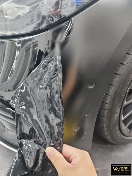 용인분당랩핑 벤츠 C300 4MATIC 전체랩핑 제거 및 재시공, 보험수리건, 무광에서 유광으로 고광택 메탈릭 블랙으로 랩핑 / 용인 기흥구 청덕동