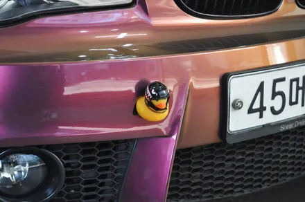 BMW 엠블럼도 랩핑한 색상에 맞춰봤어요 / 수원 영화동