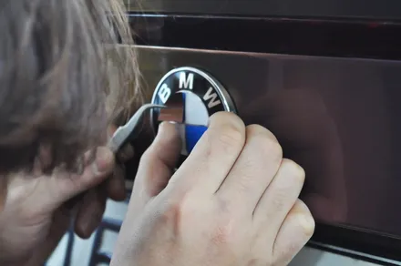 BMW 엠블럼도 랩핑한 색상에 맞춰봤어요 / 수원 영화동