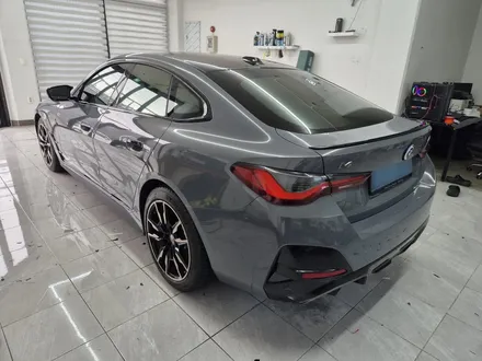부산랩핑 BMW i4 전체랩핑｜OBEL DRAVIT GREY METALLIC & 샴페인골드 휠랩핑 시공 / 마산, 김해, 창원
