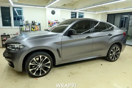 BMW X6 m50d 전체 랩핑 - 에이버리 사틴 다크 그레이, 경남 창원 자동차 래핑 전문 랩91 / 마산, 김해, 창원