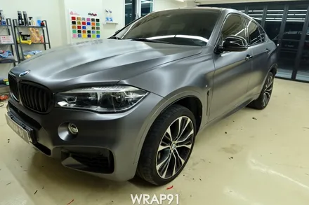 BMW X6 m50d 전체 랩핑 - 에이버리 사틴 다크 그레이, 경남 창원 자동차 래핑 전문 랩91 / 마산, 김해, 창원