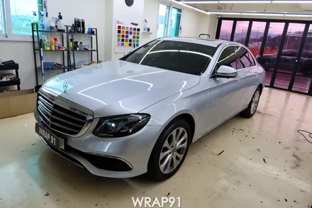 벤츠 E클래스 E300 전체 랩핑 - 에이버리 유광블랙, 경남 양산 자동차래핑 전문 랩91 / 마산, 김해, 창원