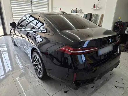 창원랩핑 BMW 520i 전체랩핑｜고광택 블랙 컬러체인지 & 그릴·실내 랩핑 / 마산, 김해, 창원