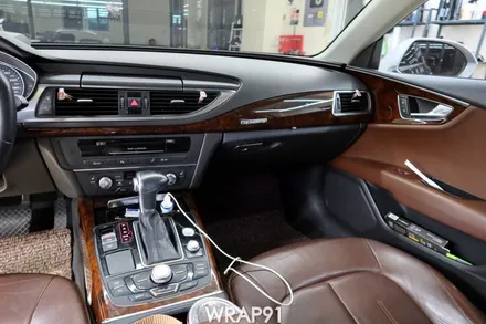 아우디 RS7 실내 랩핑 - 에이버리 슈프림 카본 블랙 포인트 랩핑, 경남 부산 자동차 래핑 전문점 랩91 / 마산, 김해, 창원