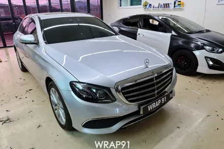 벤츠 E클래스 E300 전체 랩핑 - 에이버리 유광블랙, 경남 양산 자동차래핑 전문 랩91 / 마산, 김해, 창원