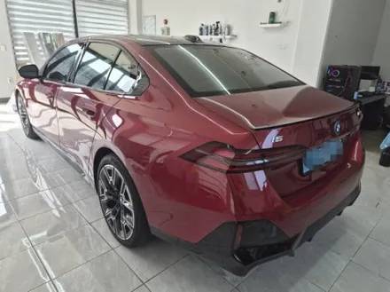 BMW i5 브라바도 리퀴드 메탈릭 실버 전체 랩핑 WRAP91 / 마산, 김해, 창원
