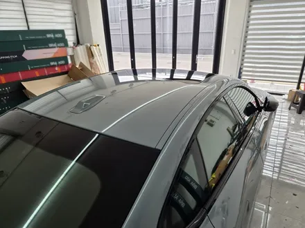 부산랩핑 BMW i4 전체랩핑｜OBEL DRAVIT GREY METALLIC & 샴페인골드 휠랩핑 시공 / 마산, 김해, 창원