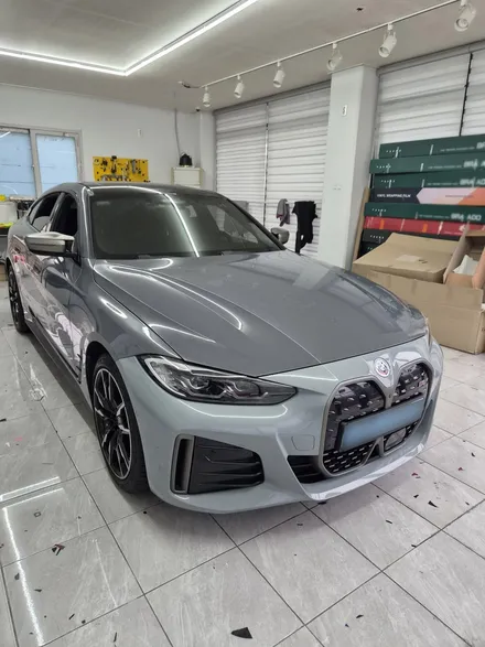 부산랩핑 BMW i4 전체랩핑｜OBEL DRAVIT GREY METALLIC & 샴페인골드 휠랩핑 시공 / 마산, 김해, 창원