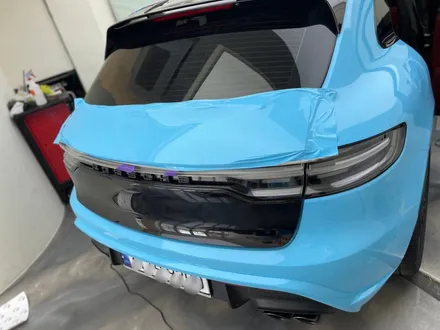 포르쉐 마칸 GTS - 블랙에서 상큼한 하늘색 랩핑으로 변신 :) / 서울 중랑구 망우동