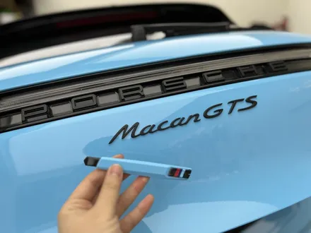 포르쉐 마칸 GTS - 블랙에서 상큼한 하늘색 랩핑으로 변신 :) / 서울 중랑구 망우동