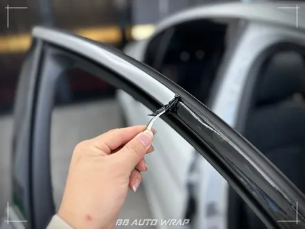 부산 PPF 전문점에서 BMW 5시리즈 클리프 디자인 스모그 라이트 PPF + 블랙 PPF로 루프스킨 및 창틀 크롬 딜리트 시공하기 / 부산 강서구