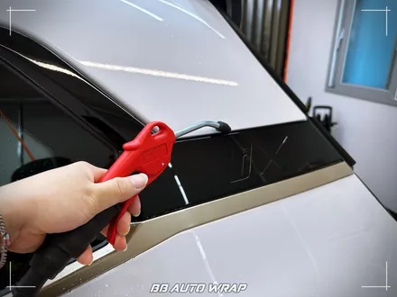 [공지] BMW 전기차 iX 상단 블랙 PPF와 실내 랩핑으로 최첨단 모습으로 만들기! / 부산 강서구 명지동