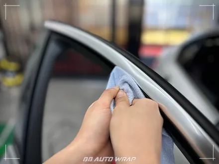 부산 PPF 전문점에서 BMW 5시리즈 클리프 디자인 스모그 라이트 PPF + 블랙 PPF로 루프스킨 및 창틀 크롬 딜리트 시공하기 / 부산 강서구