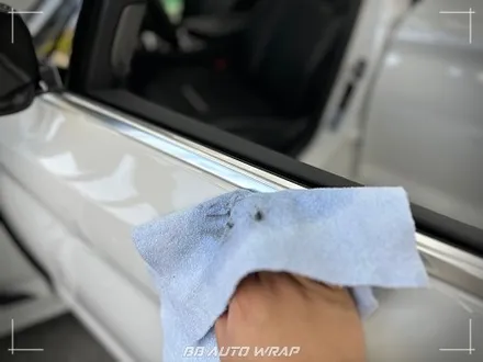 부산 PPF 전문점에서 BMW 5시리즈 클리프 디자인 스모그 라이트 PPF + 블랙 PPF로 루프스킨 및 창틀 크롬 딜리트 시공하기 / 부산 강서구