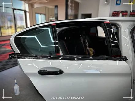 부산 PPF 전문점에서 BMW 5시리즈 클리프 디자인 스모그 라이트 PPF + 블랙 PPF로 루프스킨 및 창틀 크롬 딜리트 시공하기 / 부산 강서구