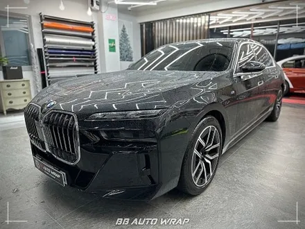 BMW 7시리즈 투톤 옵션! 고광택 랩핑 하나로 원하는 색상과 저렴한 비용으로 순정 페인트처럼 만들기 양산랩핑 / 부산 강서구